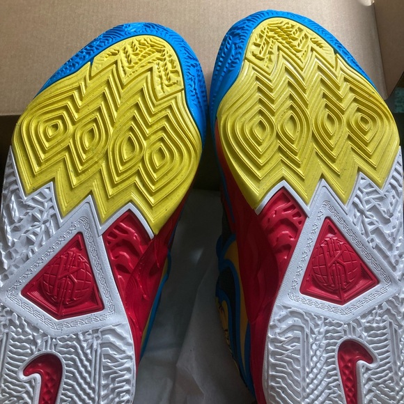 Nike Kyrie 8 GO SE (GS) YOUTH 6, Basketball, Red, Yellow , Blue Shoes, Irving - Picture 5 of 8
